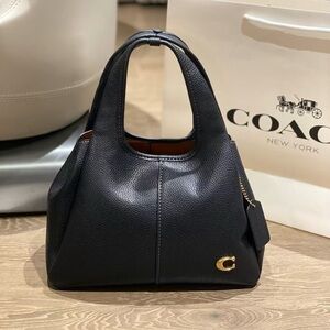 ✨Coach Lana Shoulder Bag 19cm black CM545